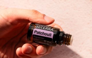 Ulei esențial Patchouli doTERRA pentru aromaterapie și relaxare.