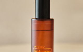 Sticluță de ulei esențial Frankincense doTERRA pentru aromaterapie.