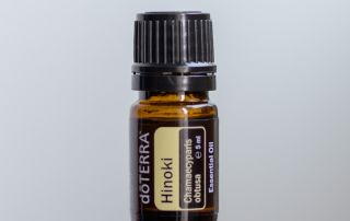 Ulei esențial Hinoki doTERRA pentru aromaterapie și relaxare.